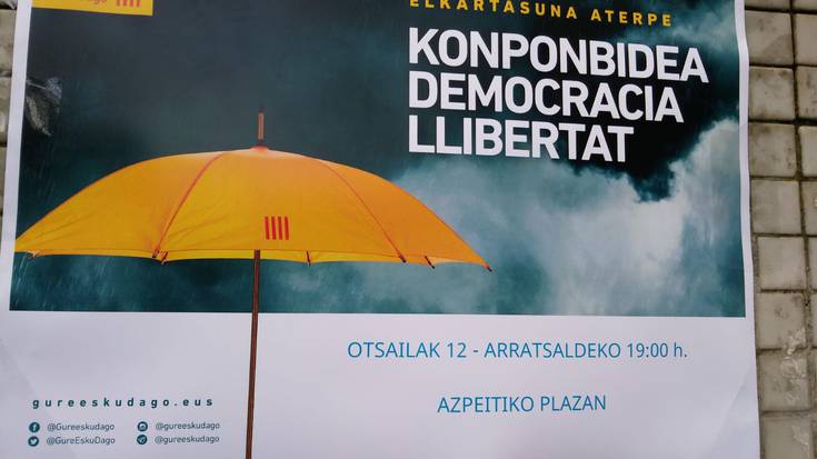 Elkarretaratzea: 'Elkartasuna aterpe. Konponbidea. Democracia. Llibertat'