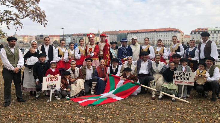 Itsasikoak gustura Pragan