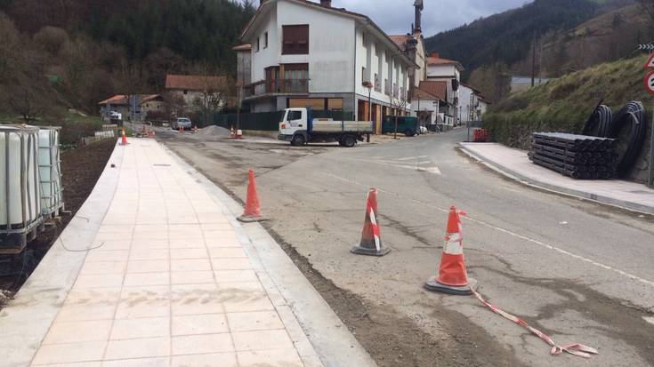Ur hornidura sarea egokitzeko lanak egiten ari dira Nuarben