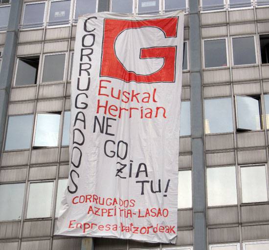 Negoziazioa Euskal Herrira ekartzea eskatu dute Corrugados Azpeitiako eta Lasaoko langileen ordezkariek