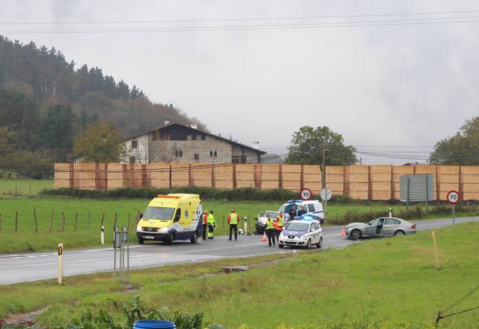 Gidari bat zauritu da Urrestillan izandako auto istripu batean