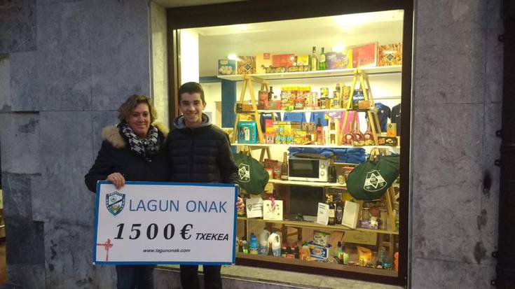 Ibai Berezibarrek irabazi du Lagun Onak futbol taldearen otarrea