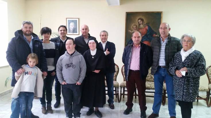 Zezenketekin irabazitako 7.000 euro Atzegiri, Caritasi eta Sierbetako mojei 