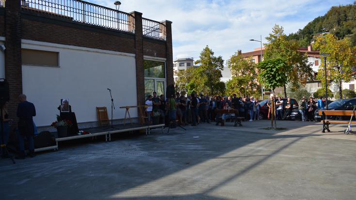 Gotzon Aranburu presoa Azpeitira ekarri dute, aitaren hilbeilara