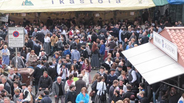 Egitarau oparoarekin datoz santotomasak Azpeitira