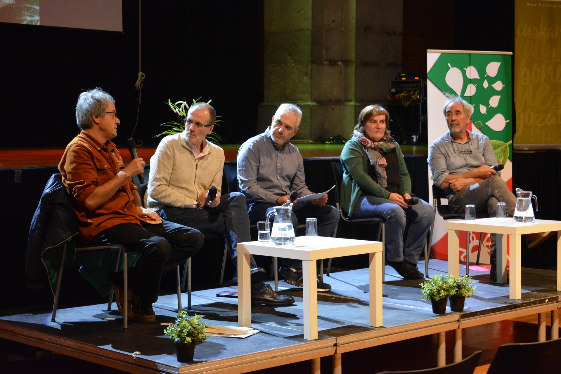 Literaturaren ertzak jorratu dituzte lau idazle azpeitiarrek