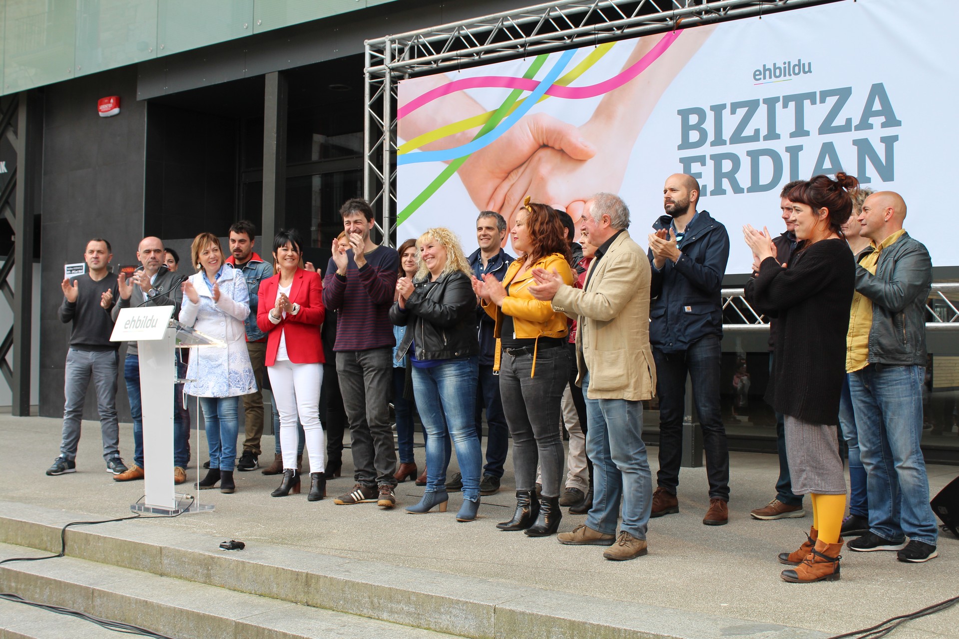 Iñakik eta Ainhoak bezala, politika zintzoa egiten jarraituko du EH Bilduk
