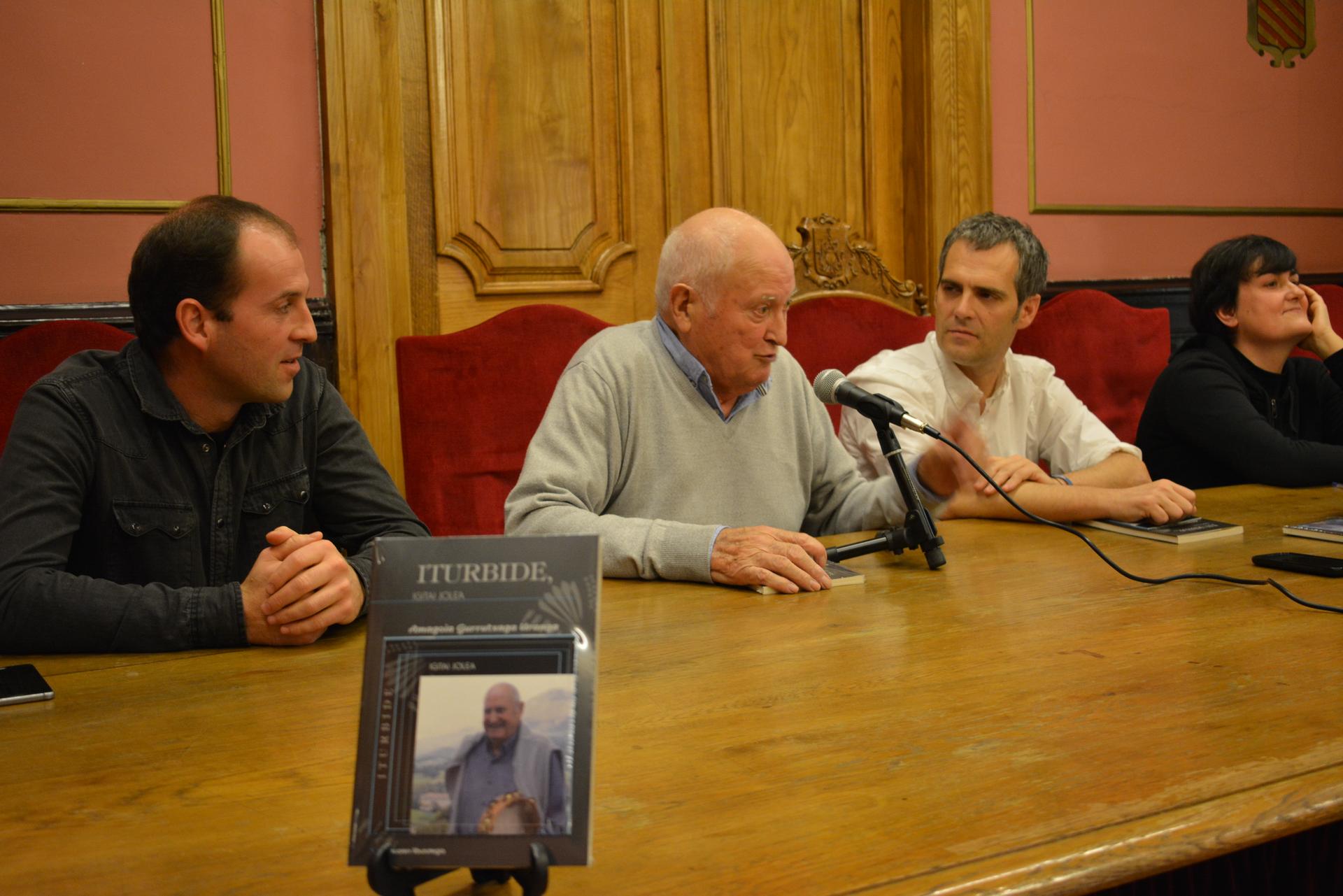 Iturbide, panderoaren eta umorearen enperadore