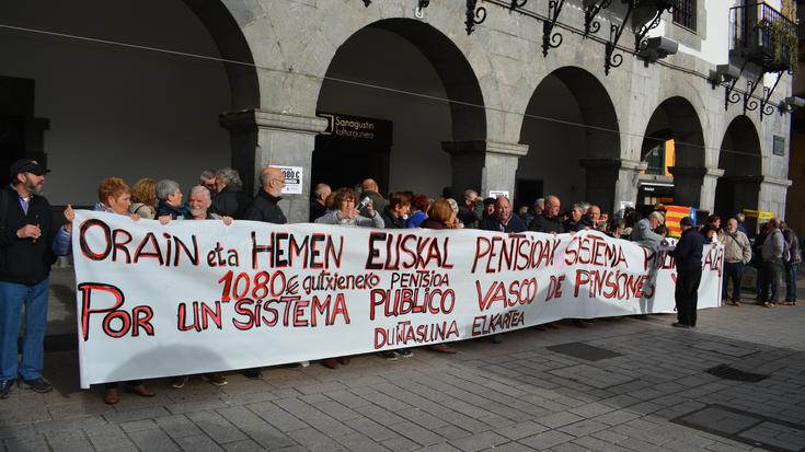 Pentsio duinen aldeko aldarria plazara eraman du Duintasunak