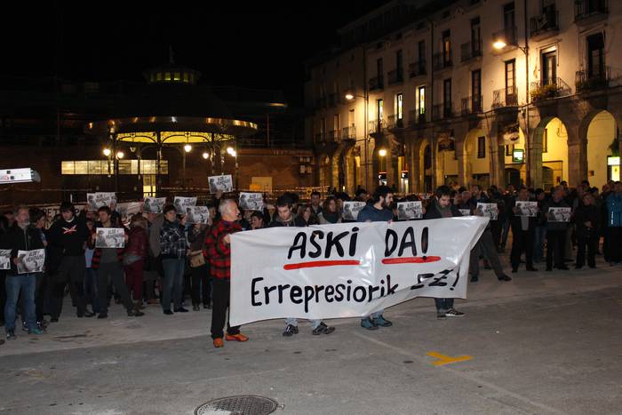 Azken egunetako "erasoak" salatzeko elkarretaratzea