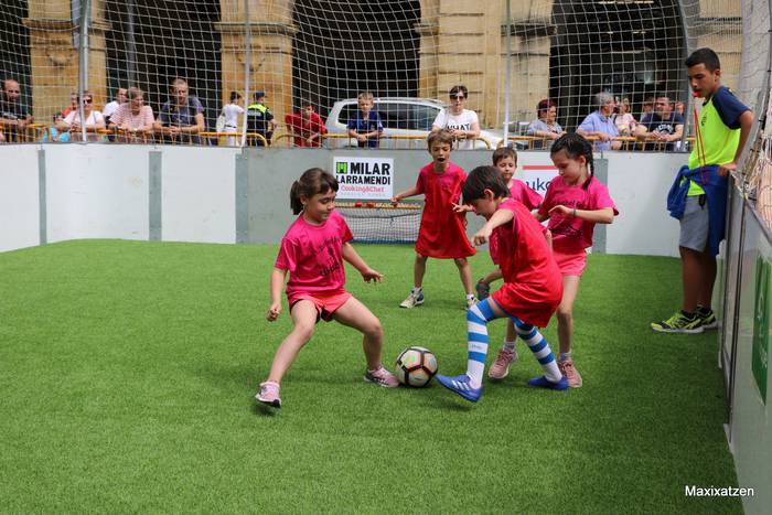 800 haurrek baino gehiagok eman dute izena 3x3 Futbol Festan