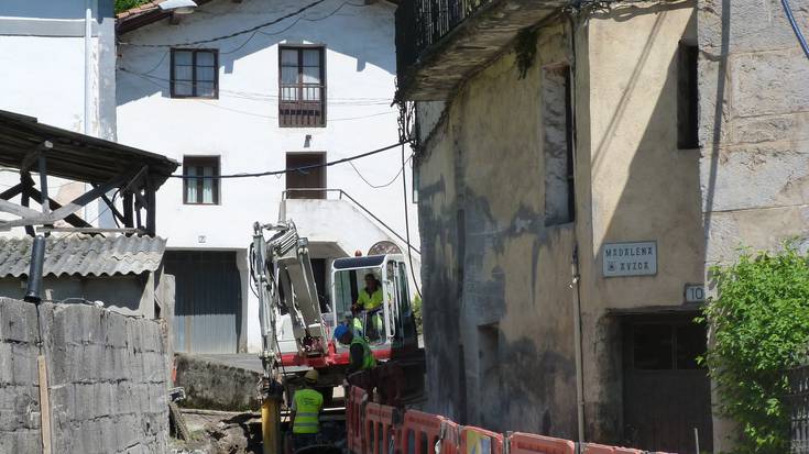 Madalena auzoko hoditeria aldatzen ari da Udala