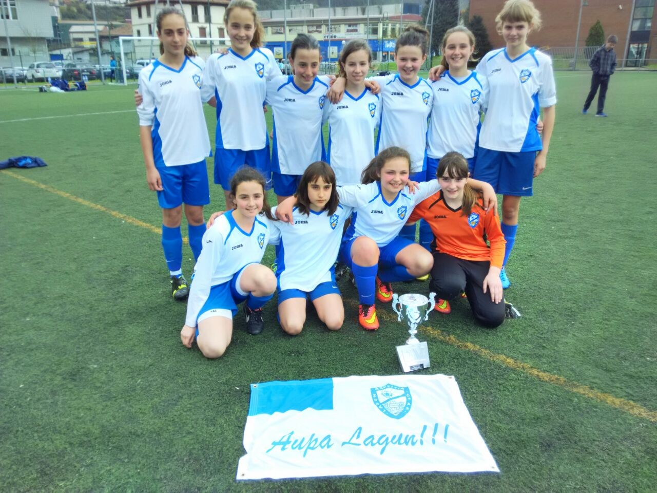 Alebin neskak azpitxapeldun Azpeitia Cup-en