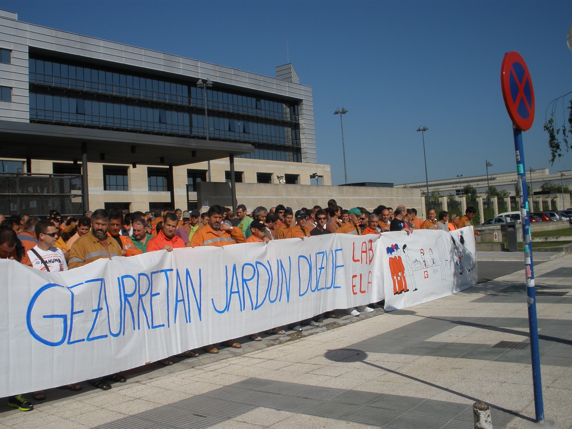 Itxiera patronala iragarri die Corrugados Azpeitiako zuzendaritzak langileei