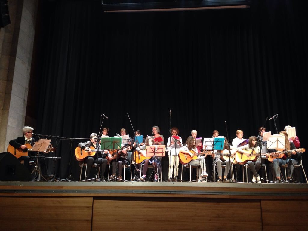  Gitarra taldeko eta Kantu Jirako kideek emanaldia eskaini dute Sanagustin kulturgunean