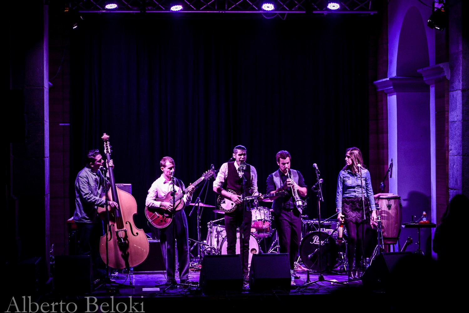 Ghost Number & His Tipsy Gypsies eta The Young Wait taldeen kontzertuak, iruditan