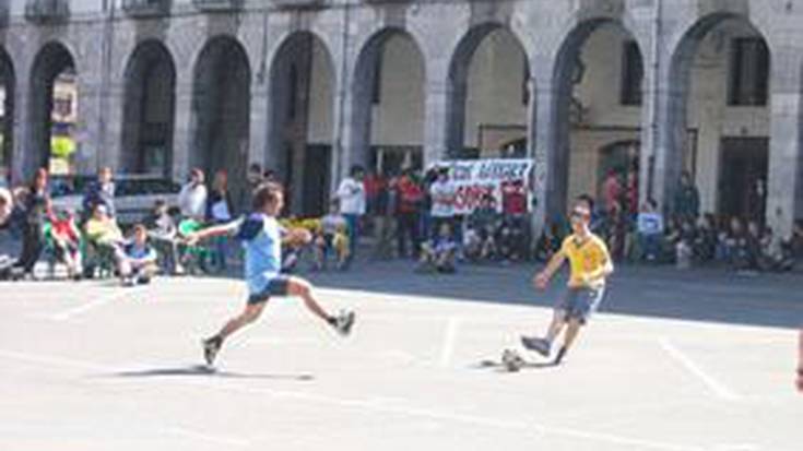 Gazte Egunean futbola, afaria eta kontzertuak izango dira, bihar