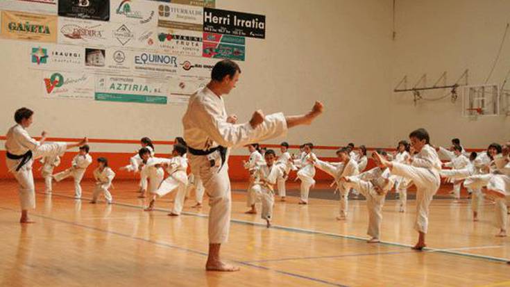 Azpeitiko Karate Elkarteak ireki du ikasturte berrirako izen-ematea