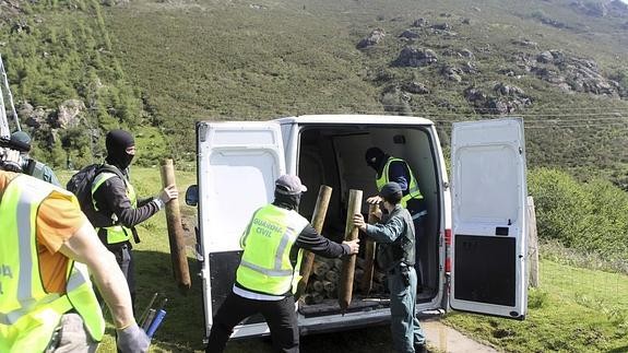 Oroimena landatzeagatik, bost atxilotu
