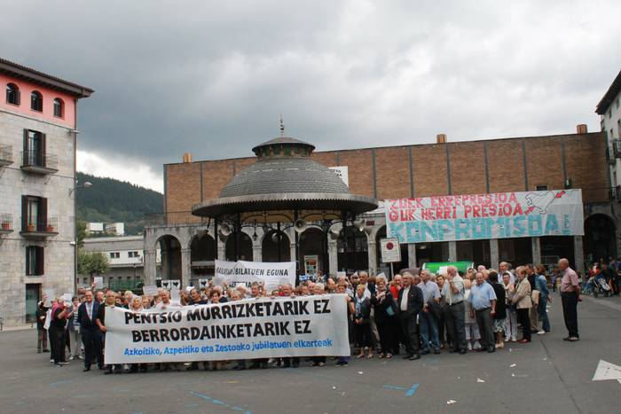 Murrizketen eta berrordainketaren aurka elkartu dira bailarako jubilatuak