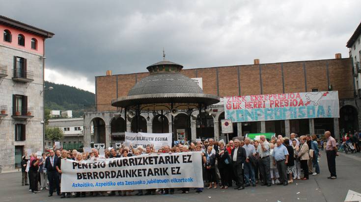 Murrizketen eta berrordainketaren aurka elkartu dira bailarako jubilatuak