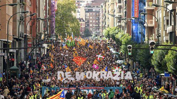 Preso katalanen alde Donostian egingo den manifestaziora joateko deia egin du Azpeitiko Gure Eskuk