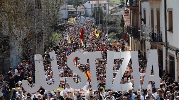 Autobusa antolatu dute Altsasuko gazteen kontrako epaia salatzeko zapatuan Iruñean egingo den mobilizaziorako