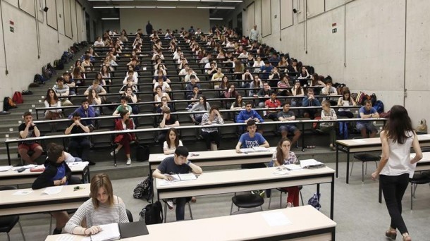 Unibertsitatera sartzeko hautaproba atzeratu egingo dute