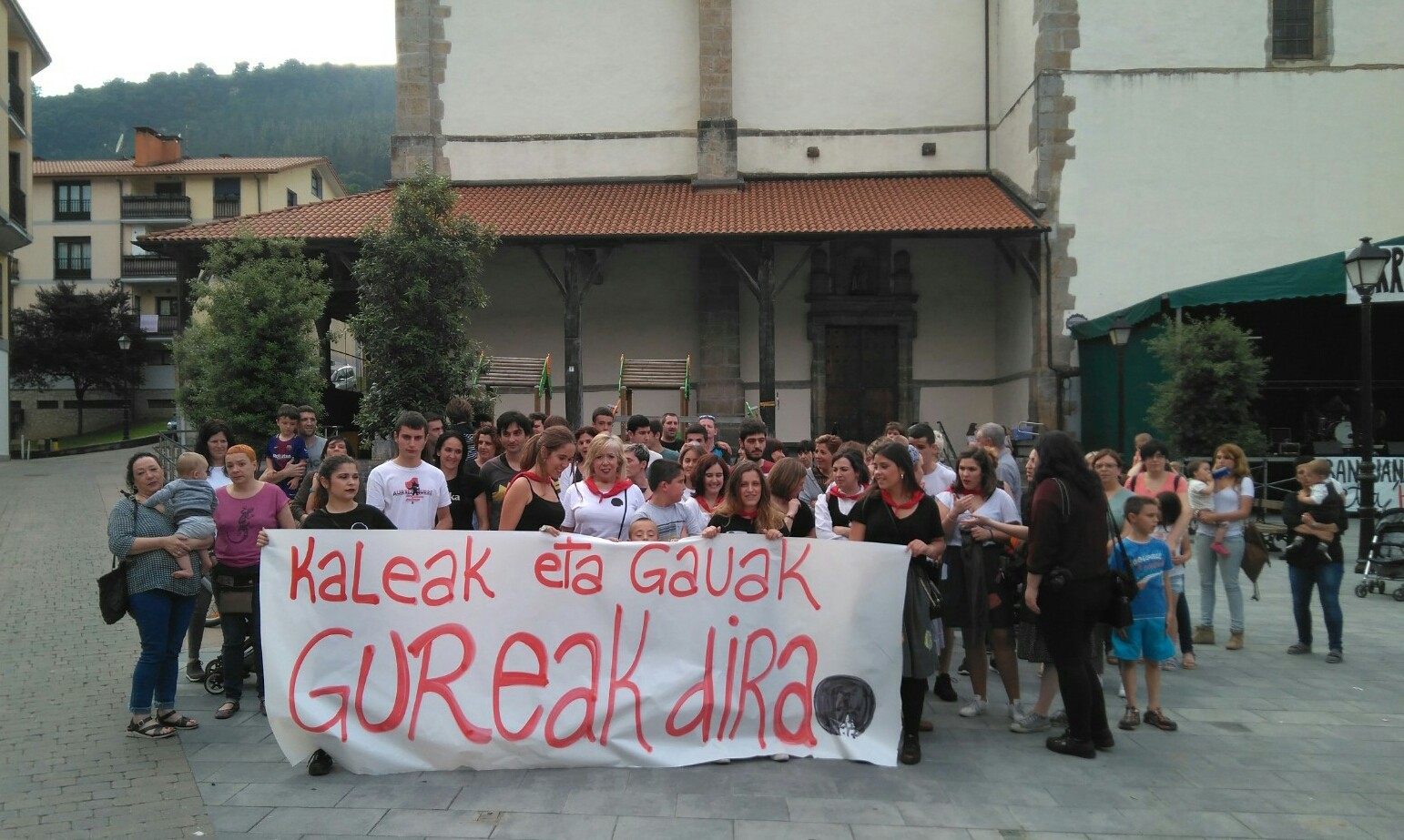 Iruñeko talde bortxaketaren gaineko auziaren epaia salatu dute Urrestillan ere