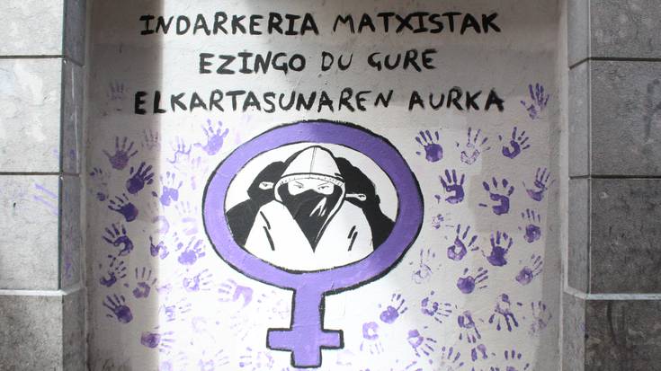 Mutil gazte batek zenbait emakumeri jazarpenak egin izana salatu du Basanderiekek