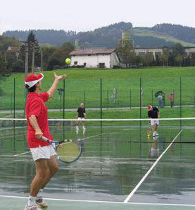 Tenis ikastaroak antolatu dituzte uztailerako