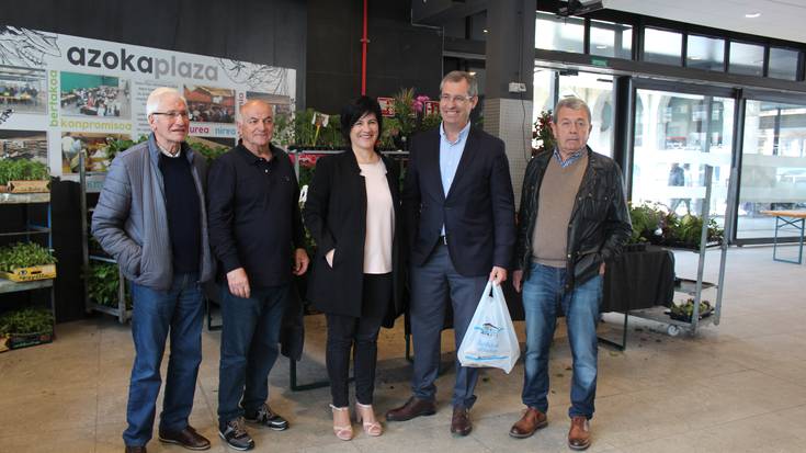 Markel Olanok Azoka Plaza eta Basazabal jauregia bisitatu ditu