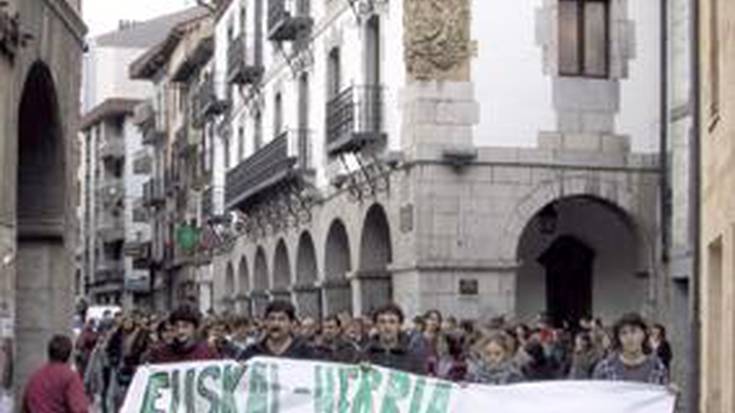 Euskal Herriarentzako duintasuna aldarrikatuz manifestazioa egin da