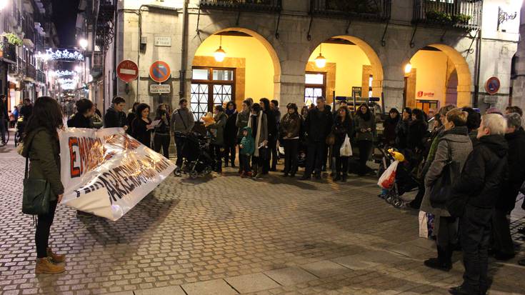Abadiñoko hilketak salatu dituzte