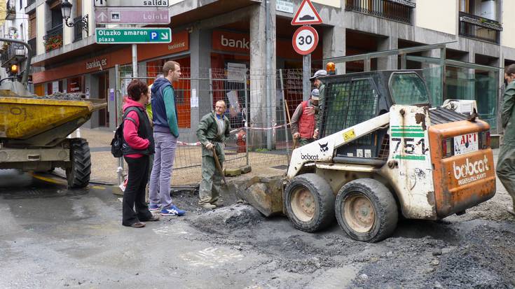 Hasi dituzte Alde Zaharreko hiru gune biziberritzeko lanak