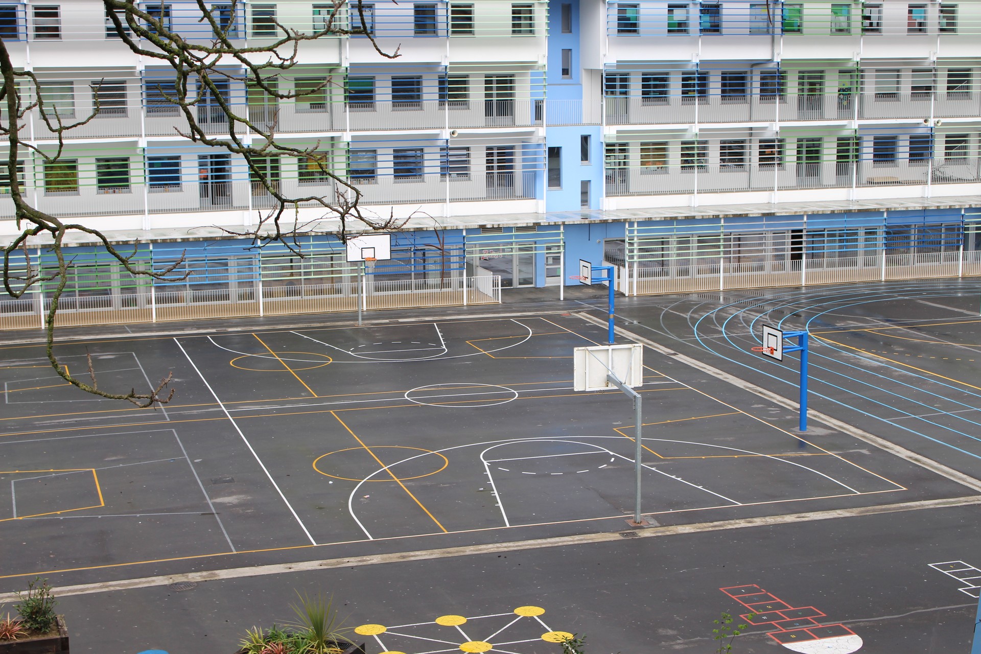 Baldintzak negoziatu ezean, langileak ez direla ikasgeletara itzuliko diote sindikatuek