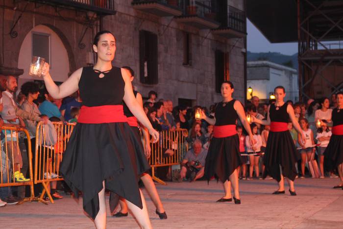 San Juan suaren bueltan dantza emanaldia eskainiko du Itsasik igandean