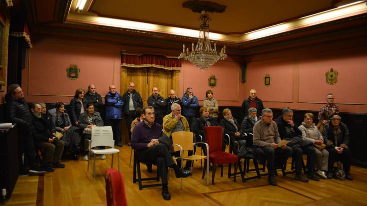 Pentsiodunek aurkeztutako mozioa aho batez onartu du Udalak