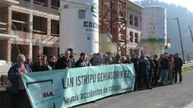 Lan istripuen aurka elkarretaratzea egin dute