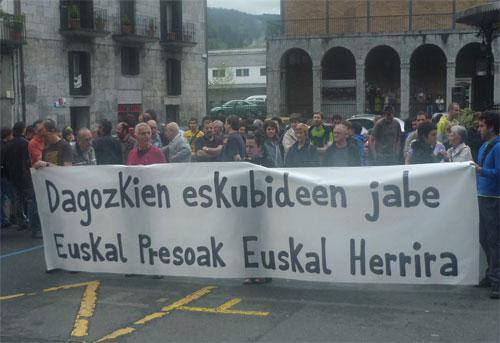 Euskal presoak Euskal Herrira ekartzea aldarrikatu dute