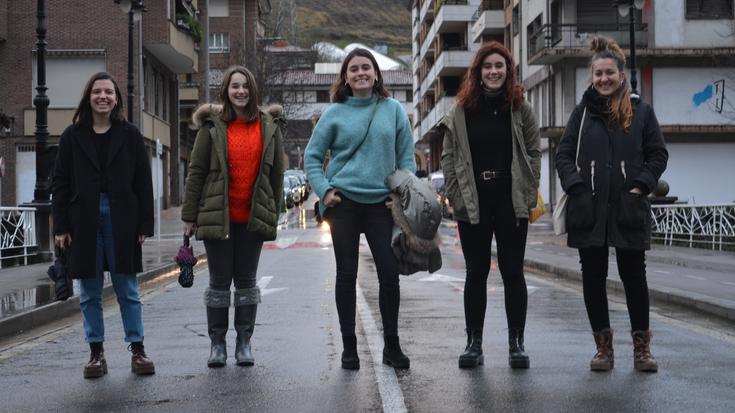 Bost urte beren bidea urratzen