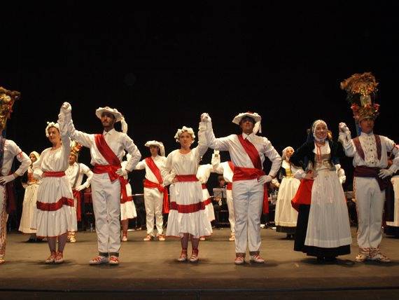 Azpeitia Dantzan: 'Sahatsa plazan'