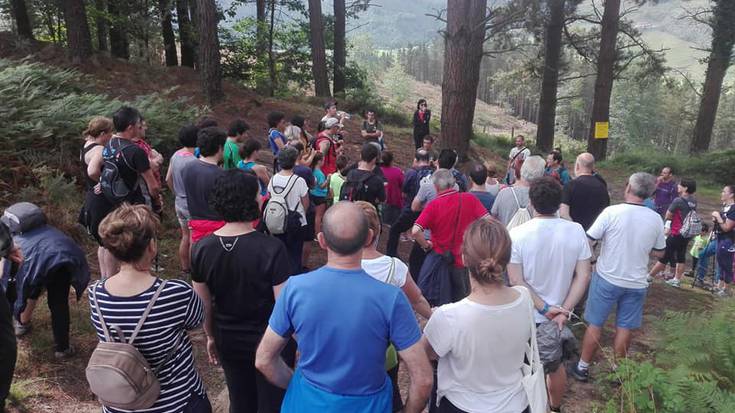 Dozenaka lagun Munoaundiko bisita gidatuan