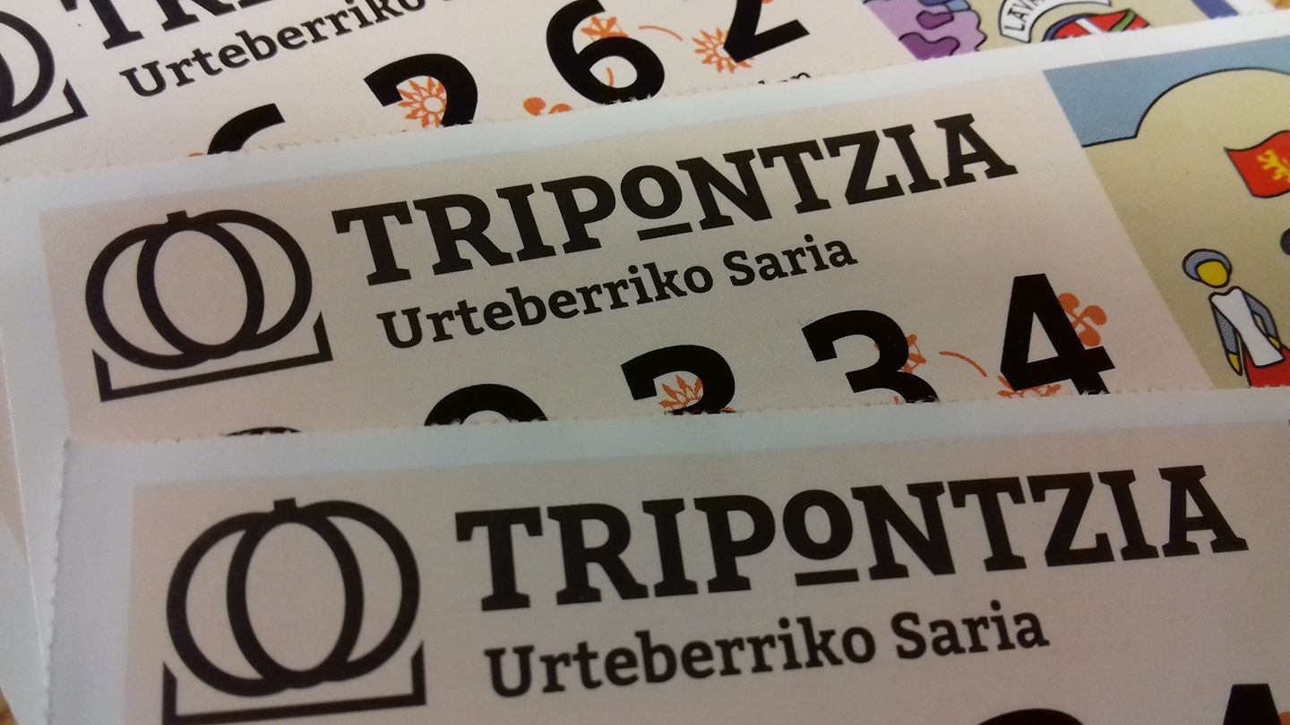 Gure Esku Dagoren Tripontzia loteria salgai dago Azpeitian