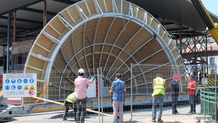 Kioskoaren estalkia iritsi da plazara