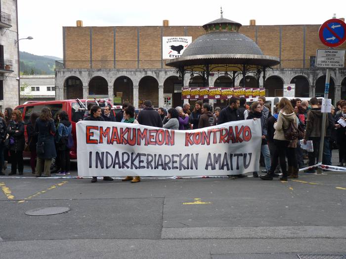 Amagoia Elezkanoren hilketa salatzeko elkarretaratzea