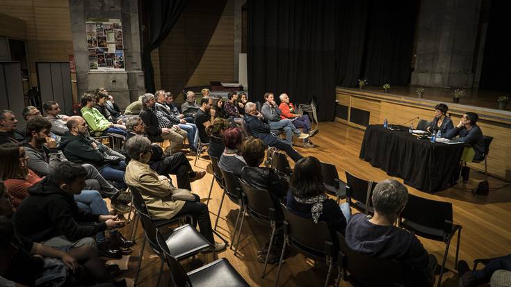 Euskal presoen kolektiboa ematen ari den urratsak izan dituzte hizpide