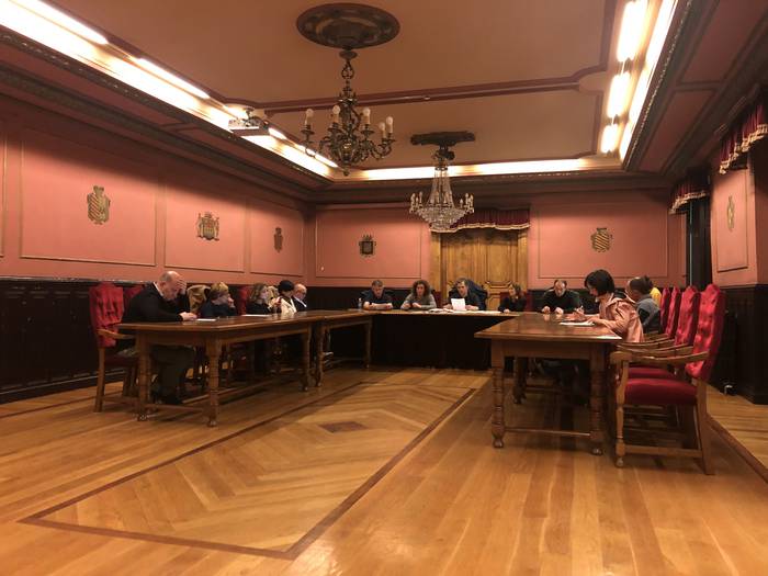 Agur eta esker hitzak, agintaldiko azken udalbatzarrean