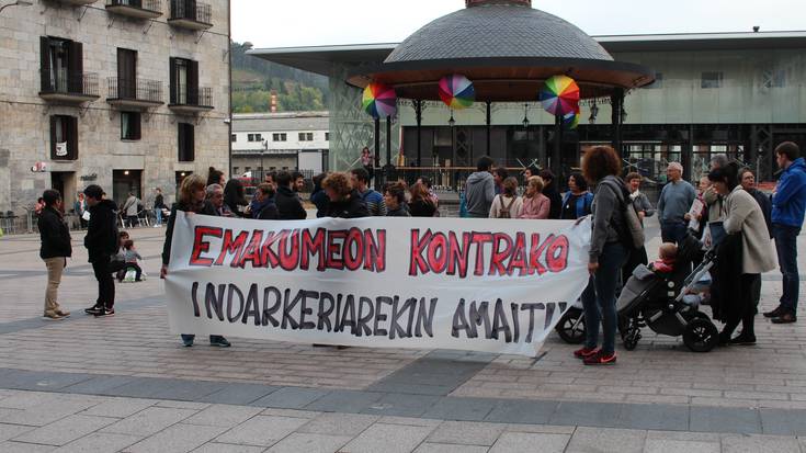 Asteartean Madrilen jazotako hilketa matxistak salatu dituzte plazan