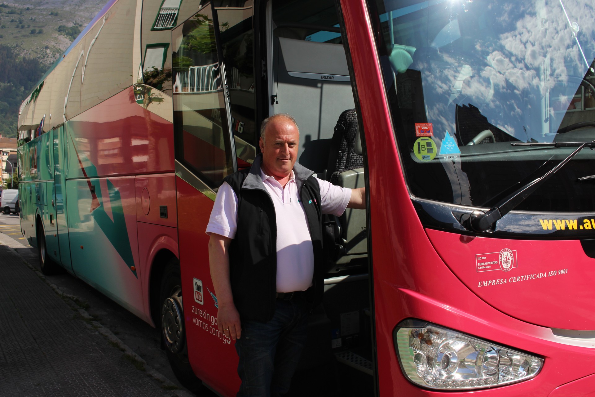 Antonio Urbieta: "Garai batean jendea elizan konfesatzen zen; orain, autobusean"